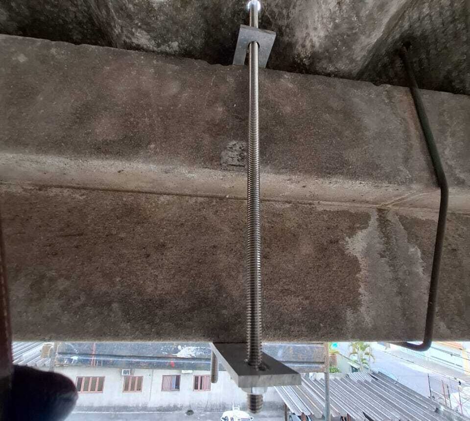Instalação Prisioneiro Concreto 2P